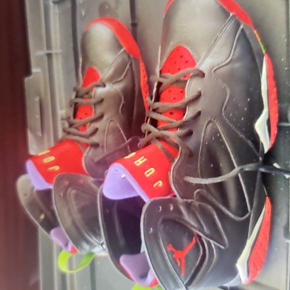 Air Jordan shoes - Picture 2 of 3